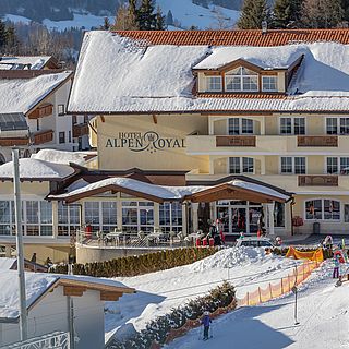 4-star Hotel Alpenroyal in the Hochzeiger ski area